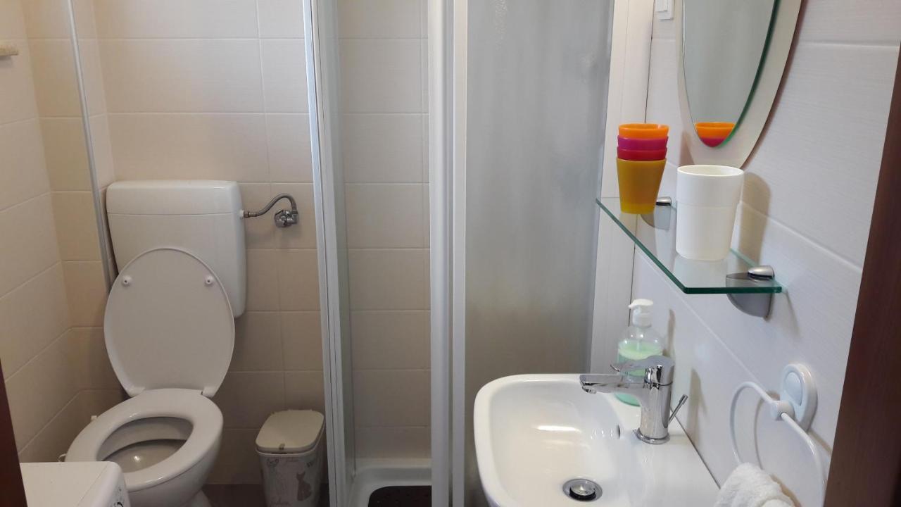 Apartment Nena- Apartman Sa Posebnim Ulazom U Prizemlju, Terasom I Zelenom Okucnicom Rakotule Exterior foto
