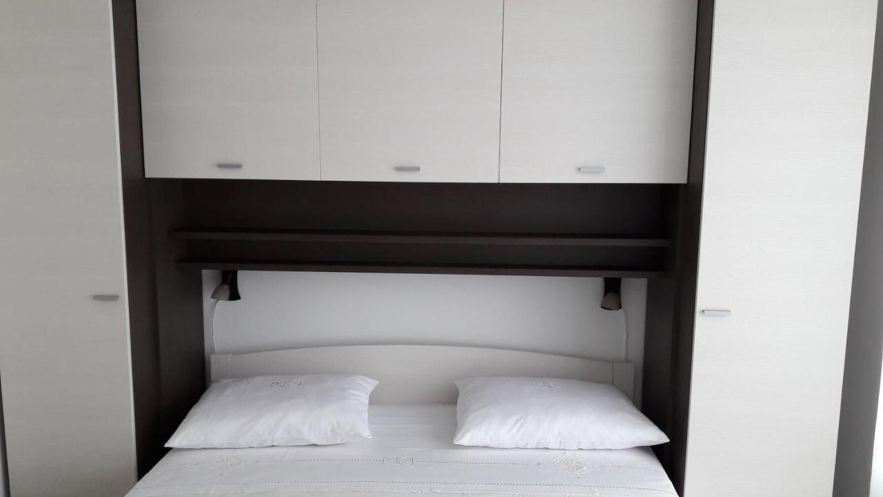 Apartment Nena- Apartman Sa Posebnim Ulazom U Prizemlju, Terasom I Zelenom Okucnicom Rakotule Exterior foto